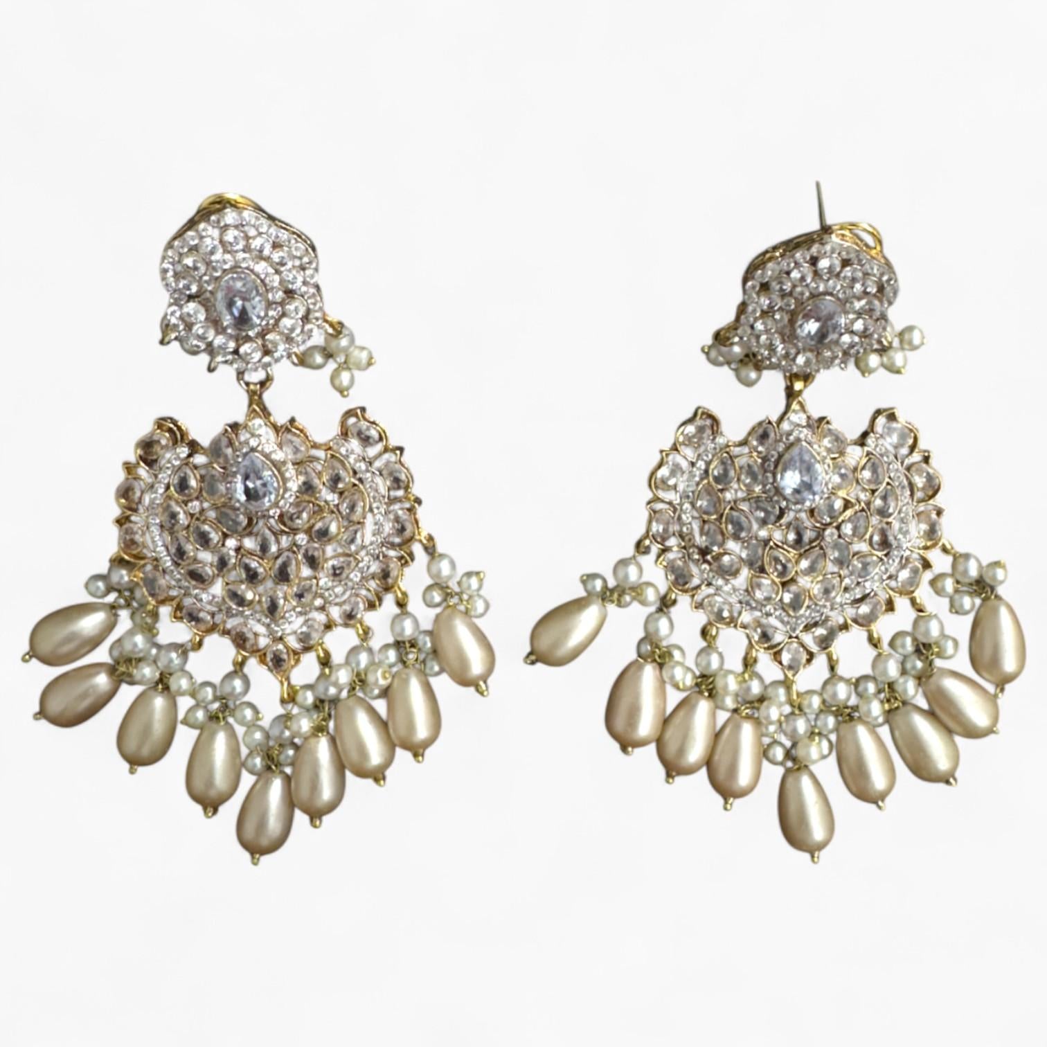 Handcrafted Earing and Bindi Set | Two Distinct Colors