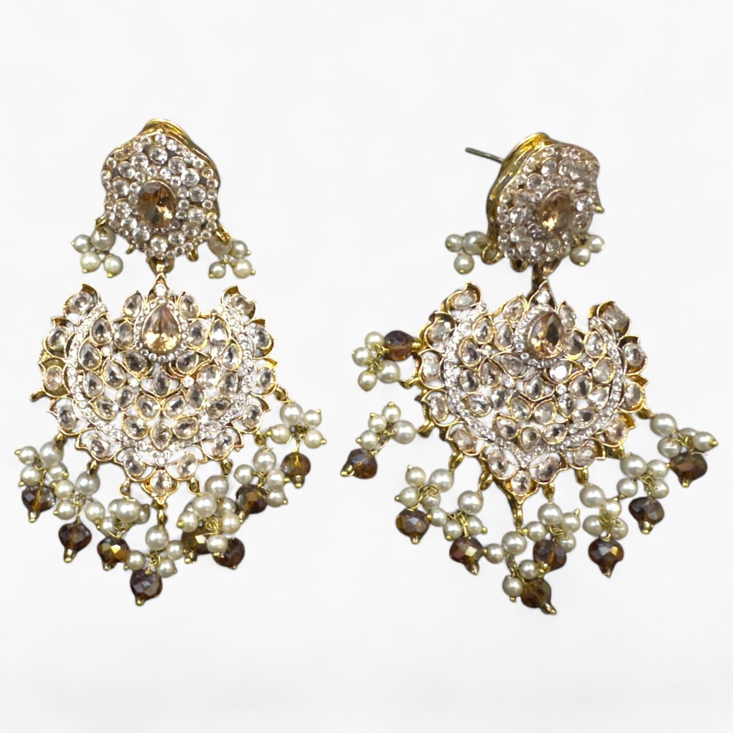 Handcrafted Earing and Bindi Set | Two Distinct Colors