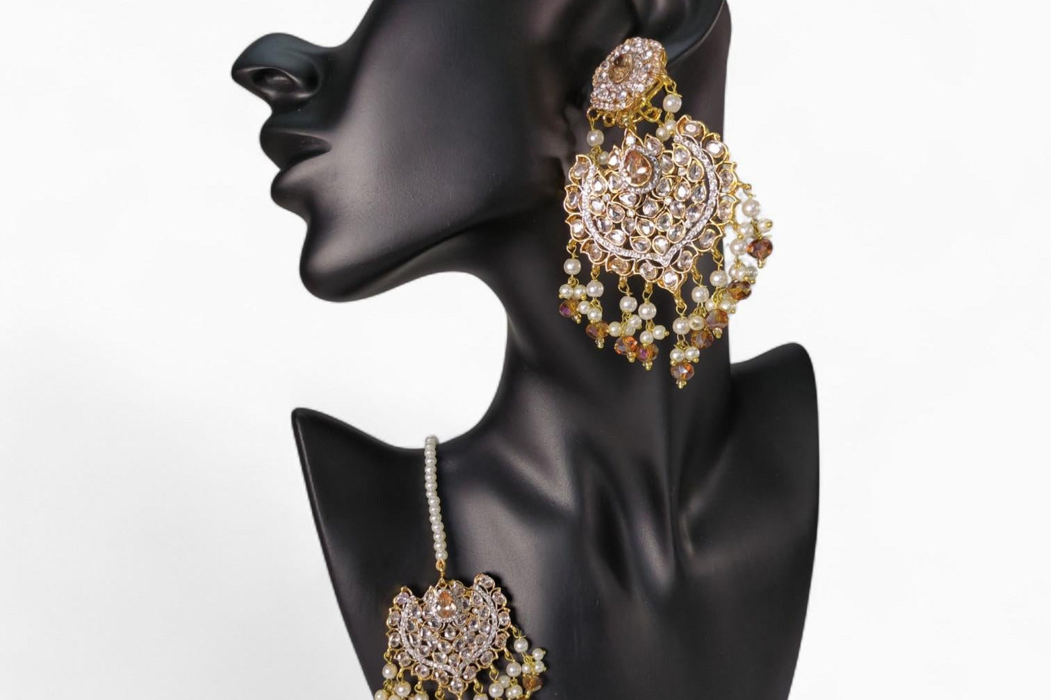 Handcrafted Earing and Bindi Set | Two Distinct Colors